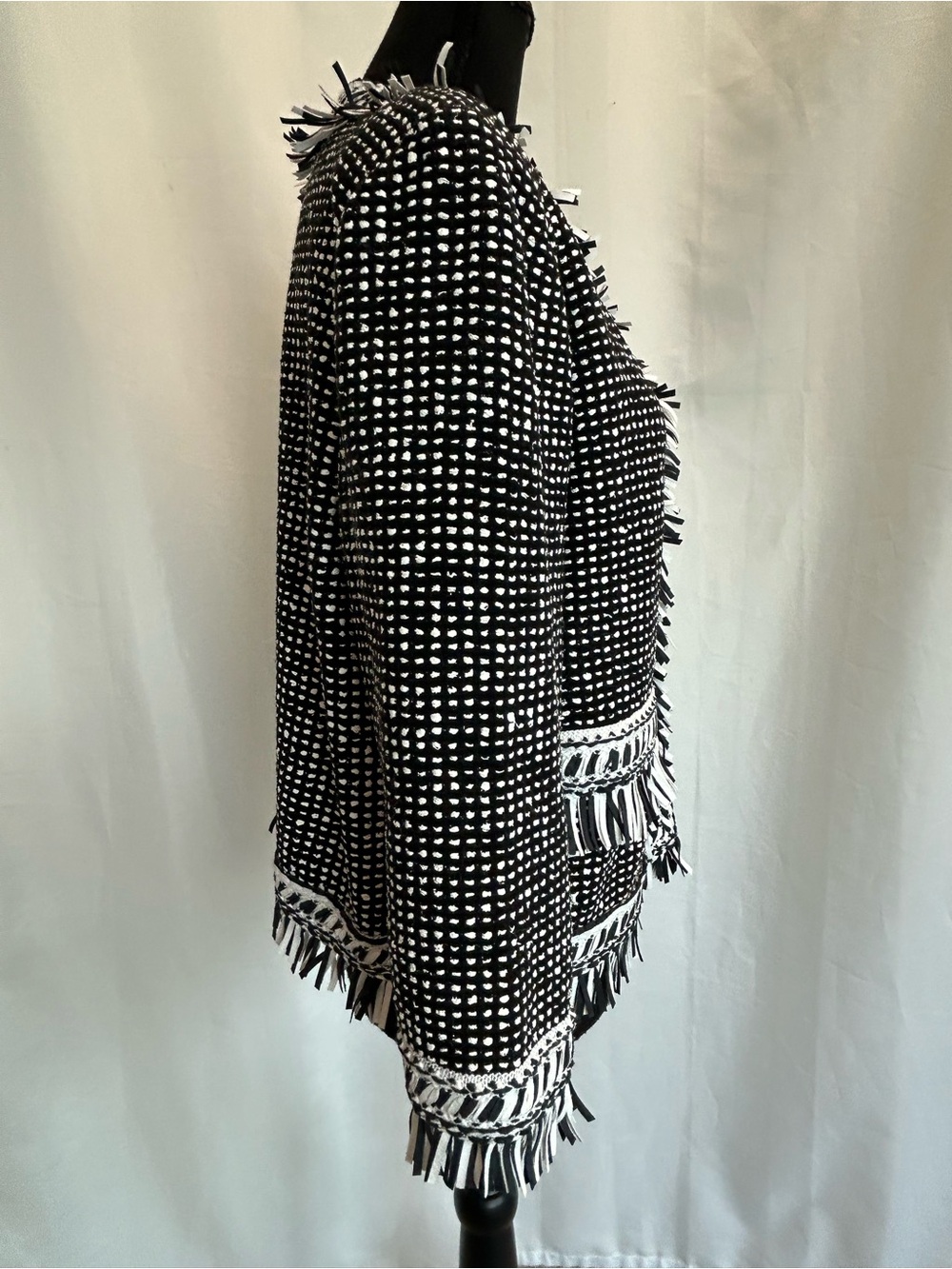 ST. JOHN Black White Fringe Trim Knit Jacket Wool Blend Open Front Career M - Picture 4 of 14